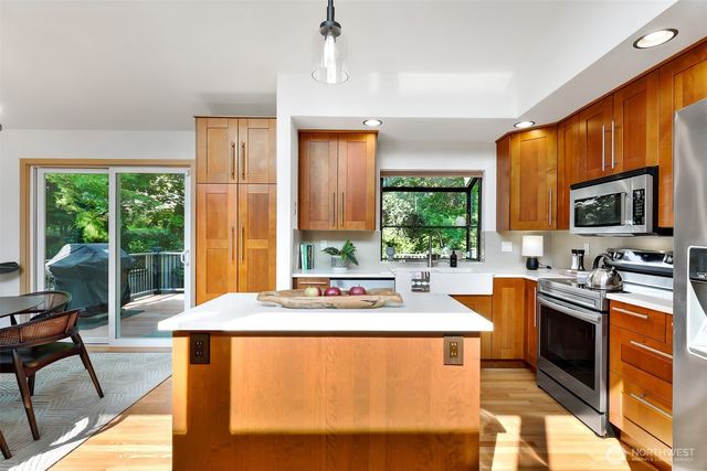 9559 45th Avenue NE, Seattle, WA 98115