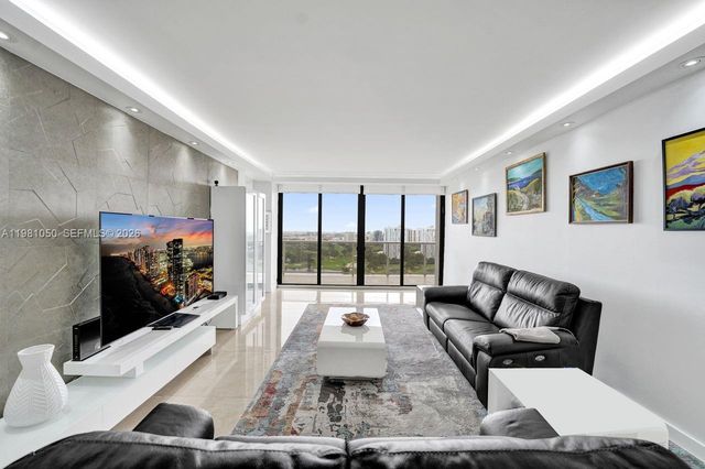 20281 E Country Club Dr 2209, Aventura, FL 33180