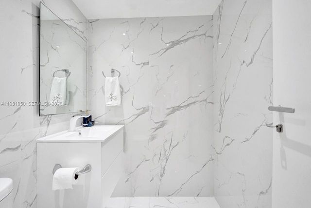 20281 E Country Club Dr 2209, Aventura, FL 33180