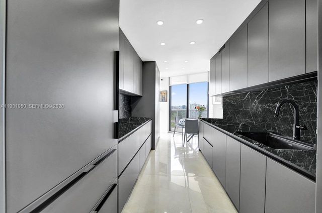 20281 E Country Club Dr 2209, Aventura, FL 33180