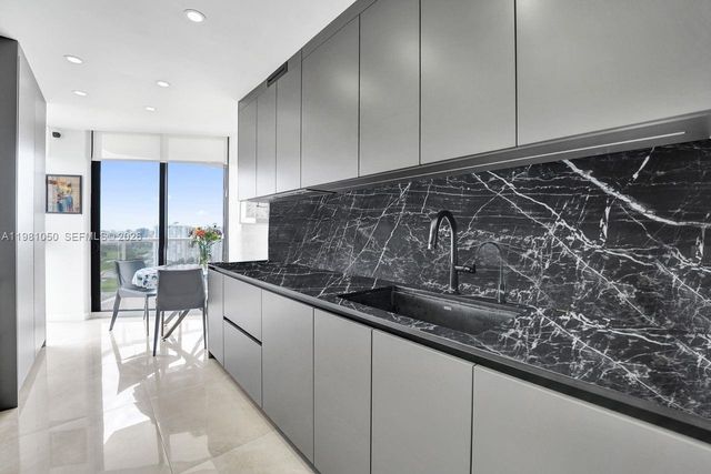 20281 E Country Club Dr 2209, Aventura, FL 33180