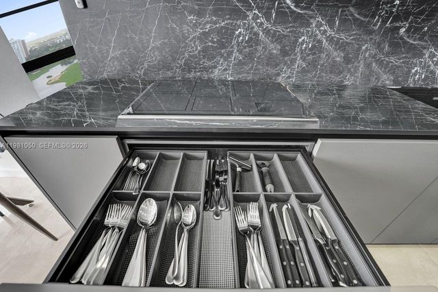 20281 E Country Club Dr 2209, Aventura, FL 33180