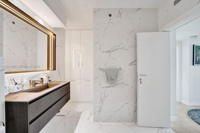 20281 E Country Club Dr 2209, Aventura, FL 33180