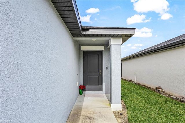 4007 San Clemente CT, North Fort Myers, FL 33917