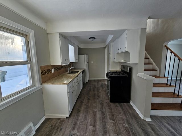 9516 Alexander Road, Garfield Heights, OH 44125