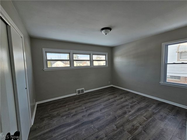 9516 Alexander Road, Garfield Heights, OH 44125