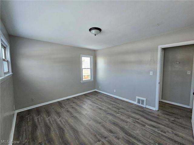 9516 Alexander Road, Garfield Heights, OH 44125