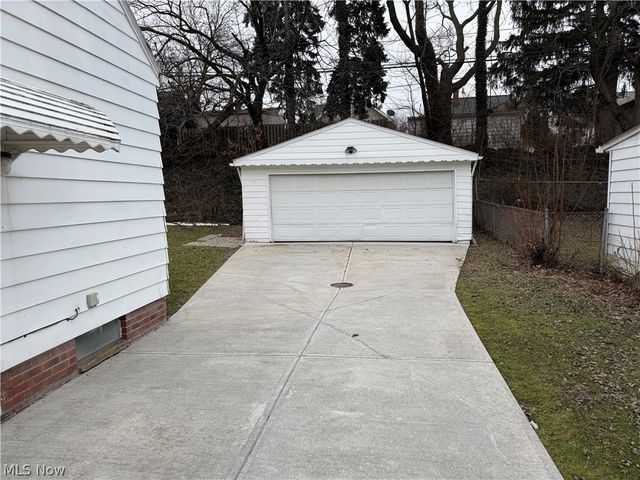 9516 Alexander Road, Garfield Heights, OH 44125