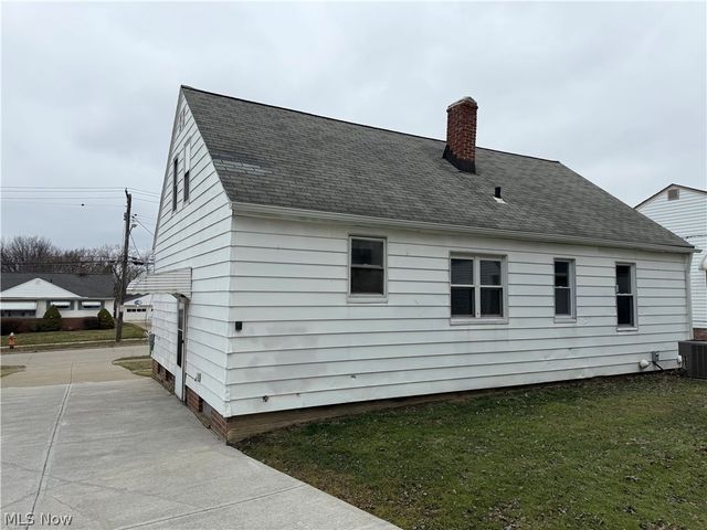 9516 Alexander Road, Garfield Heights, OH 44125