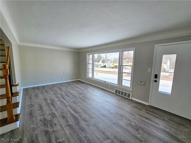 9516 Alexander Road, Garfield Heights, OH 44125