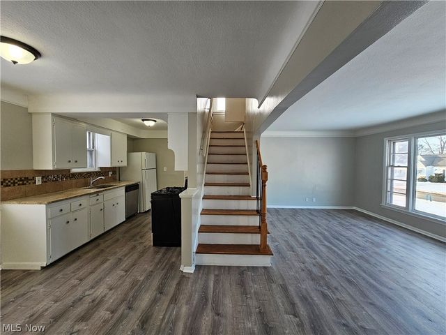 9516 Alexander Road, Garfield Heights, OH 44125