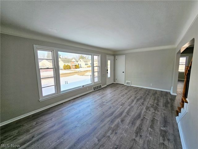 9516 Alexander Road, Garfield Heights, OH 44125