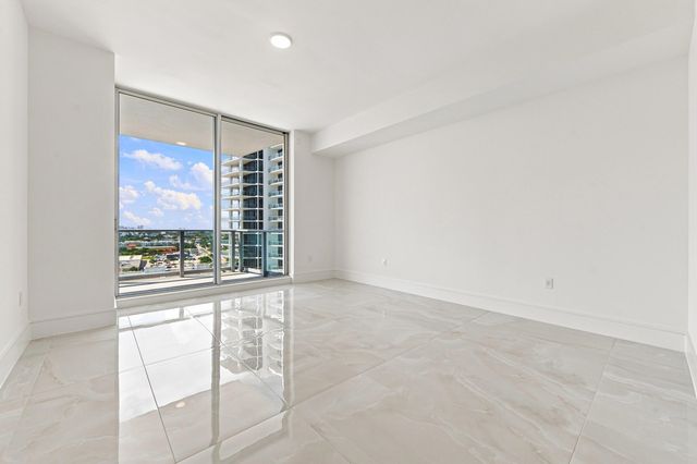 220 Lake Shore Drive 1407, Lake Park, FL 33403
