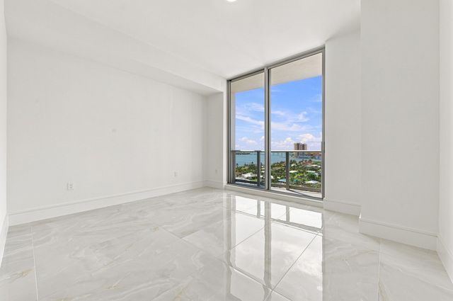 220 Lake Shore Drive 1407, Lake Park, FL 33403