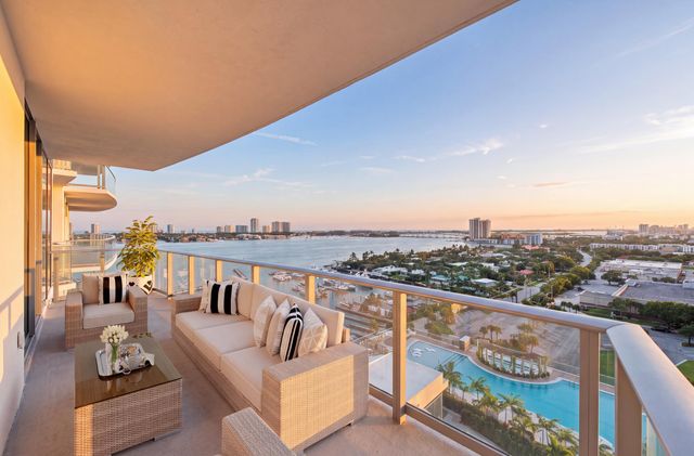 220 Lake Shore Drive 1407, Lake Park, FL 33403