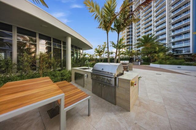 220 Lake Shore Drive 1407, Lake Park, FL 33403
