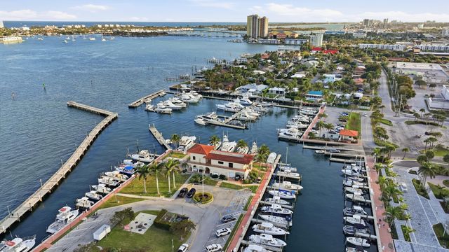 220 Lake Shore Drive 1407, Lake Park, FL 33403