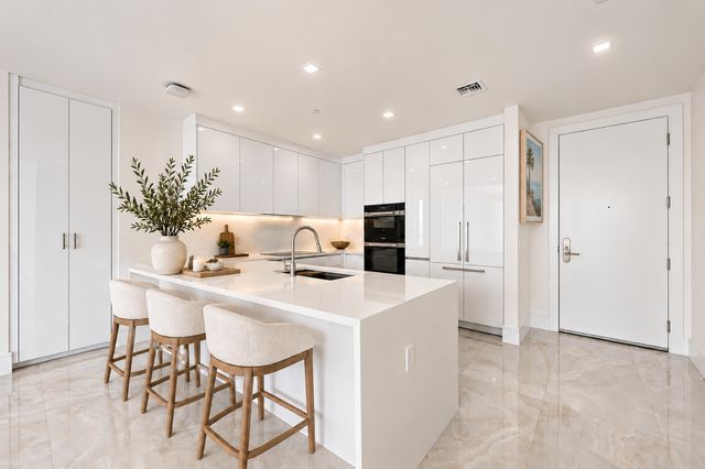 220 Lake Shore Drive 1407, Lake Park, FL 33403