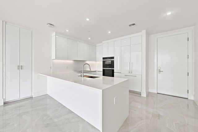 220 Lake Shore Drive 1407, Lake Park, FL 33403