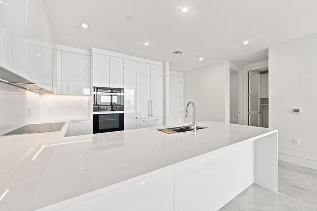 220 Lake Shore Drive 1407, Lake Park, FL 33403