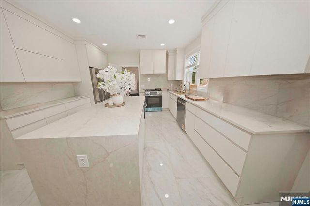 596 Moonachie Avenue, Wood Ridge, NJ 07075