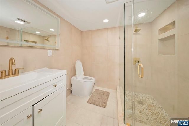 596 Moonachie Avenue, Wood Ridge, NJ 07075