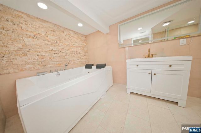 596 Moonachie Avenue, Wood Ridge, NJ 07075