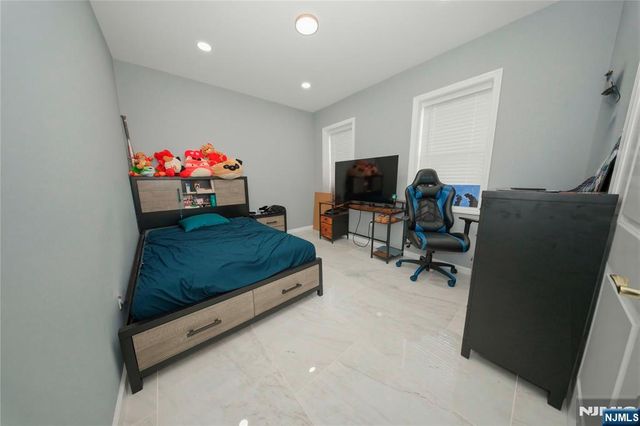 596 Moonachie Avenue, Wood Ridge, NJ 07075