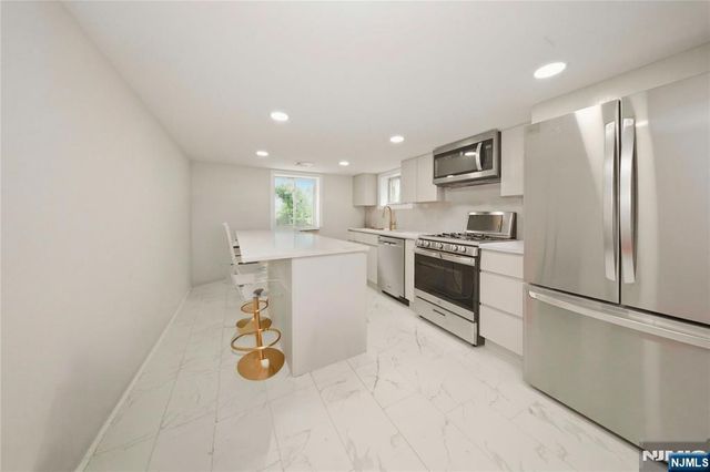 596 Moonachie Avenue, Wood Ridge, NJ 07075