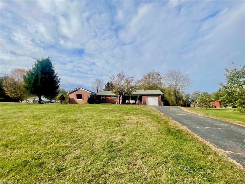 1079 Suncrest Orchard Road, North Wilkesboro, NC 28659