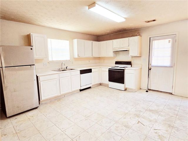 8208 Wynfield Drive, Jonesboro, GA 30238