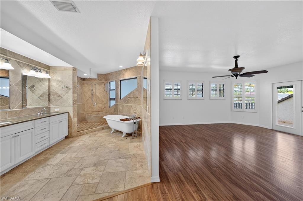 Image 22 of property listing at 1513 SW 58th ST, Cape Coral, FL 33914