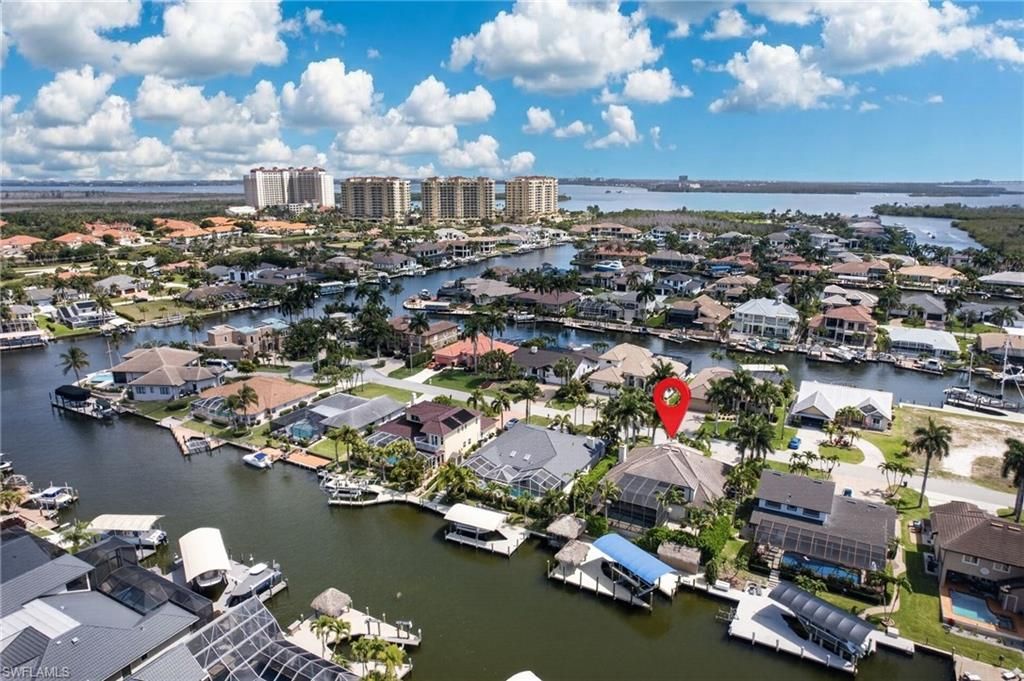 Image 4 of property listing at 1513 SW 58th ST, Cape Coral, FL 33914