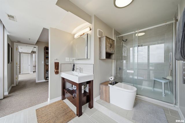 123 SW JEFFERSON Avenue E10A, Peoria, IL 61602