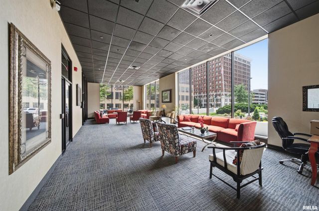 123 SW JEFFERSON Avenue E10A, Peoria, IL 61602