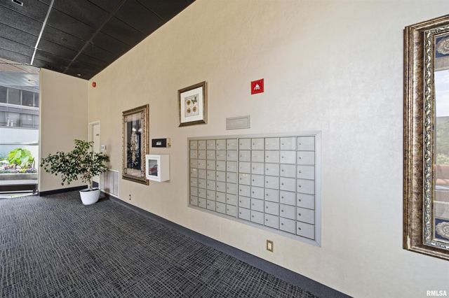 123 SW JEFFERSON Avenue E10A, Peoria, IL 61602