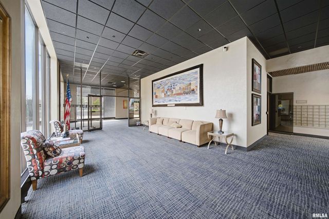 123 SW JEFFERSON Avenue E10A, Peoria, IL 61602