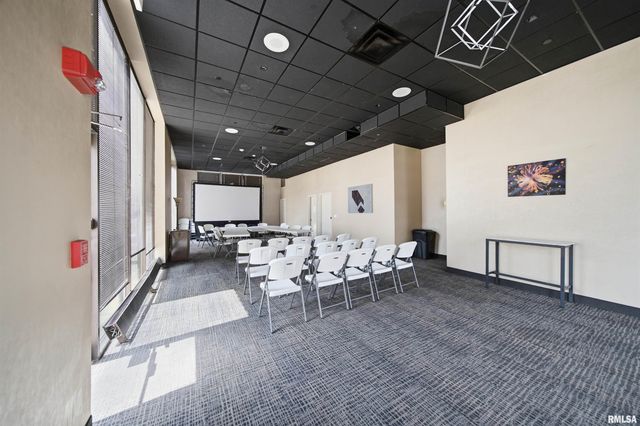 123 SW JEFFERSON Avenue E10A, Peoria, IL 61602