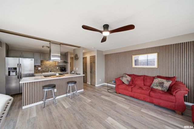 123 SW JEFFERSON Avenue E10A, Peoria, IL 61602