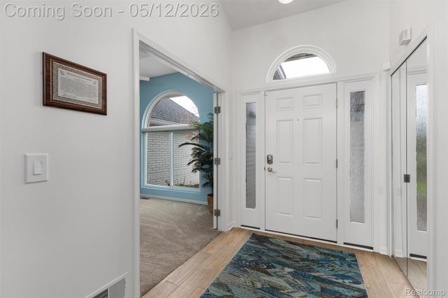 8945 Huron Bluffs Drive, White Lake Charter Township, MI 48386