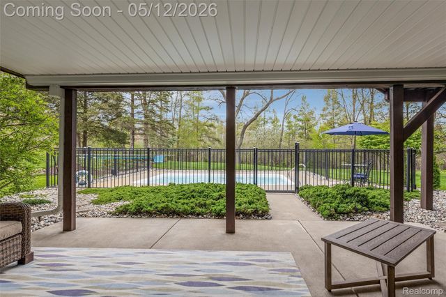 8945 Huron Bluffs Drive, White Lake Charter Township, MI 48386