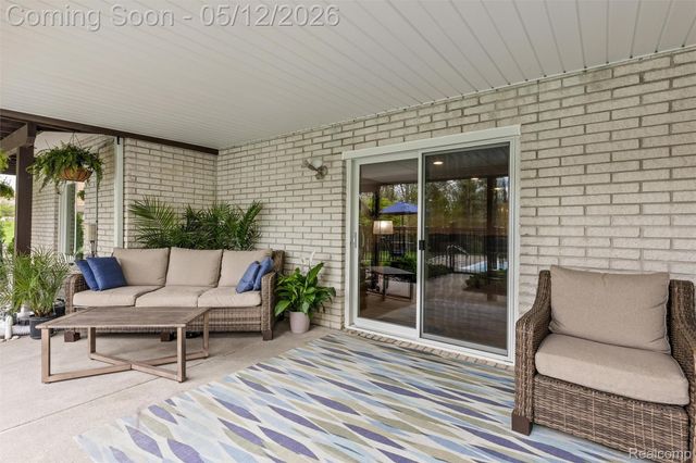 8945 Huron Bluffs Drive, White Lake Charter Township, MI 48386