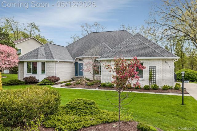 8945 Huron Bluffs Drive, White Lake Charter Township, MI 48386