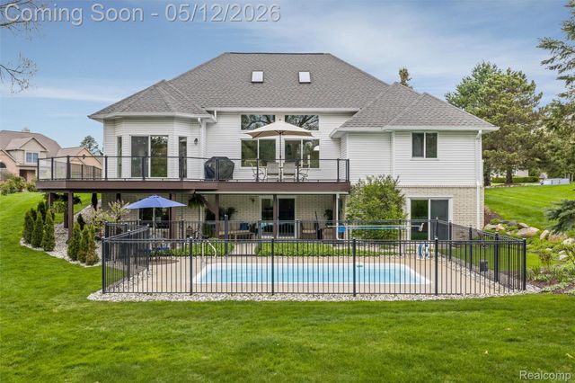 8945 Huron Bluffs Drive, White Lake Charter Township, MI 48386