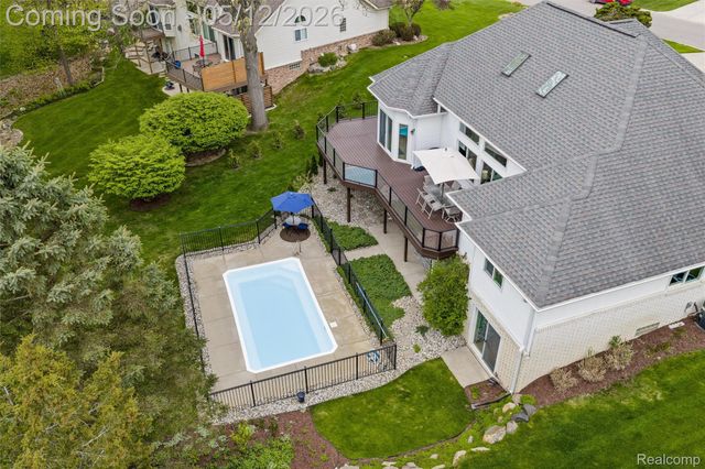 8945 Huron Bluffs Drive, White Lake Charter Township, MI 48386