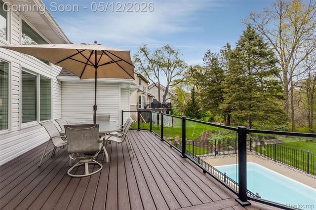 8945 Huron Bluffs Drive, White Lake Charter Township, MI 48386