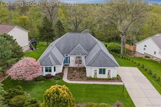 8945 Huron Bluffs Drive, White Lake Charter Township, MI 48386