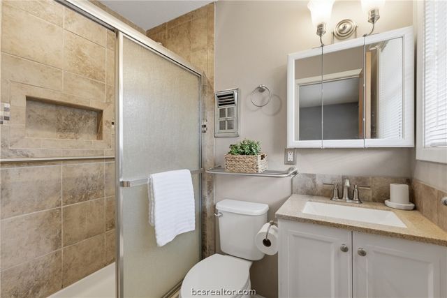 3807 Kelli Lane, Bryan, TX 77802
