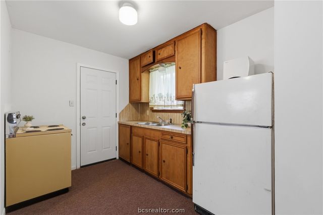 3807 Kelli Lane, Bryan, TX 77802