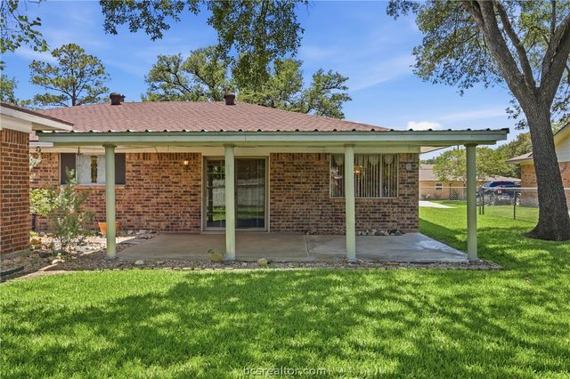 3807 Kelli Lane, Bryan, TX 77802